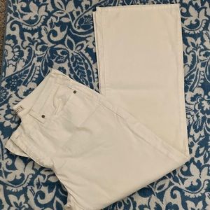 Levi’s, white, front zipper, 2 back, 2 front pockets